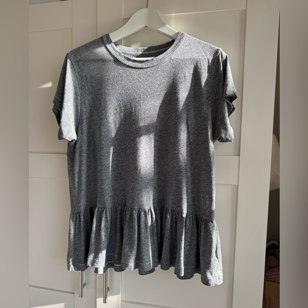 THE GREAT. Tee in Gray